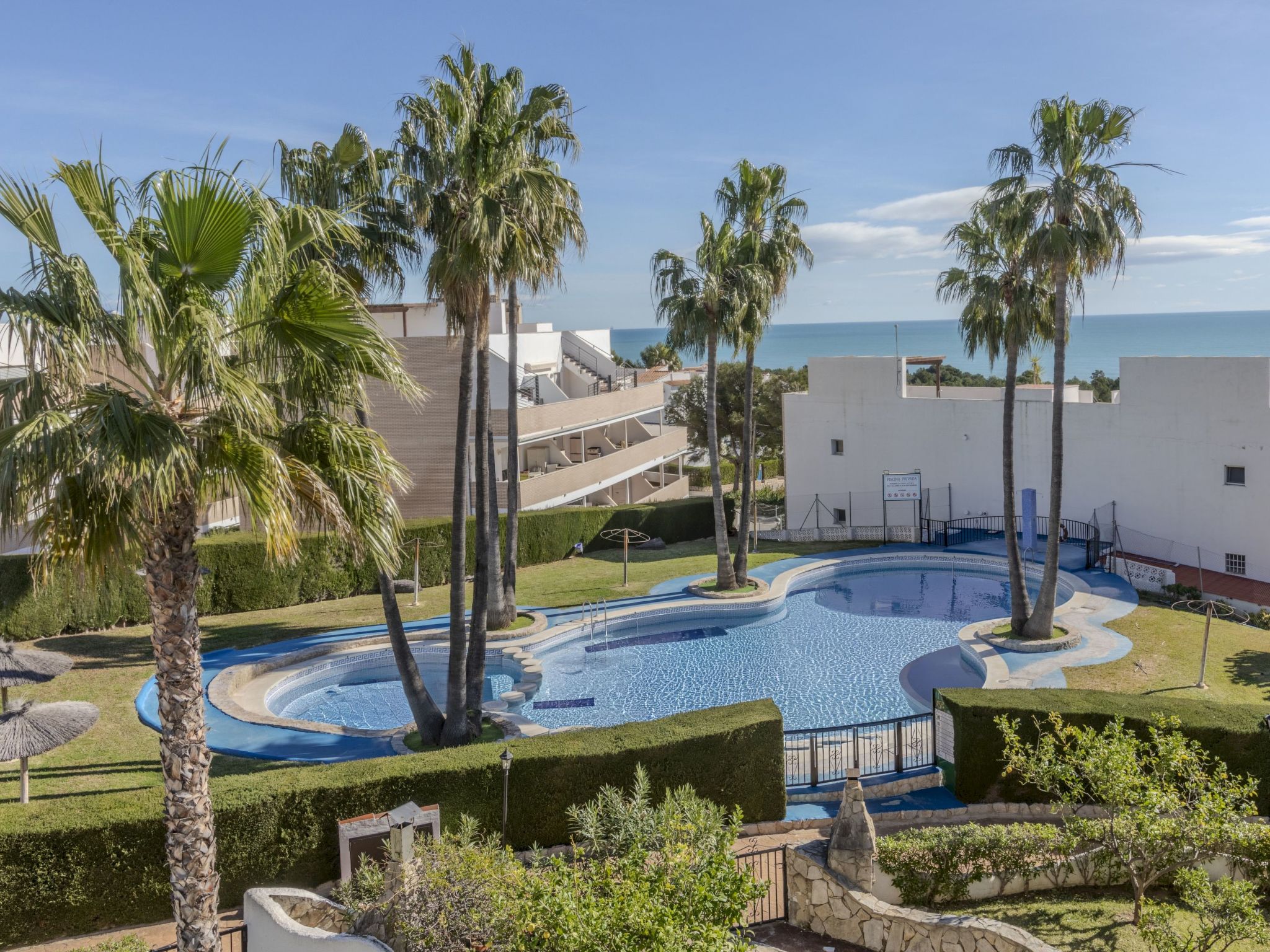 "Las Calas", appartement 2-kamers 45 m2. Doelmatig en gezellig ingericht: woon-/eetkamer met 1 divanbed (140 cm, lengte 190 cm), TV, Digitale TV en air-conditioning. Uitgang naar het terras. 1 kamer m..