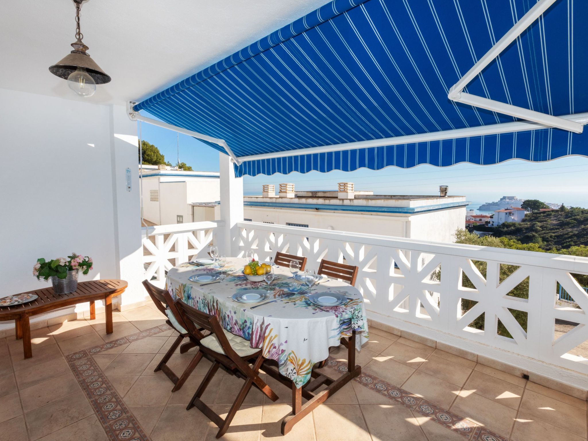 "Los balcones", 4-Zimmer-Einliegerwohnung 130 m2 auf 2 Stockwerken. Objekt geeignet für 6 Erwachsene. Renoviert im Jahre 2016, zweckmässig und schön eingerichtet: Wohn-/Esszimmer mit Klimaanlage. A..