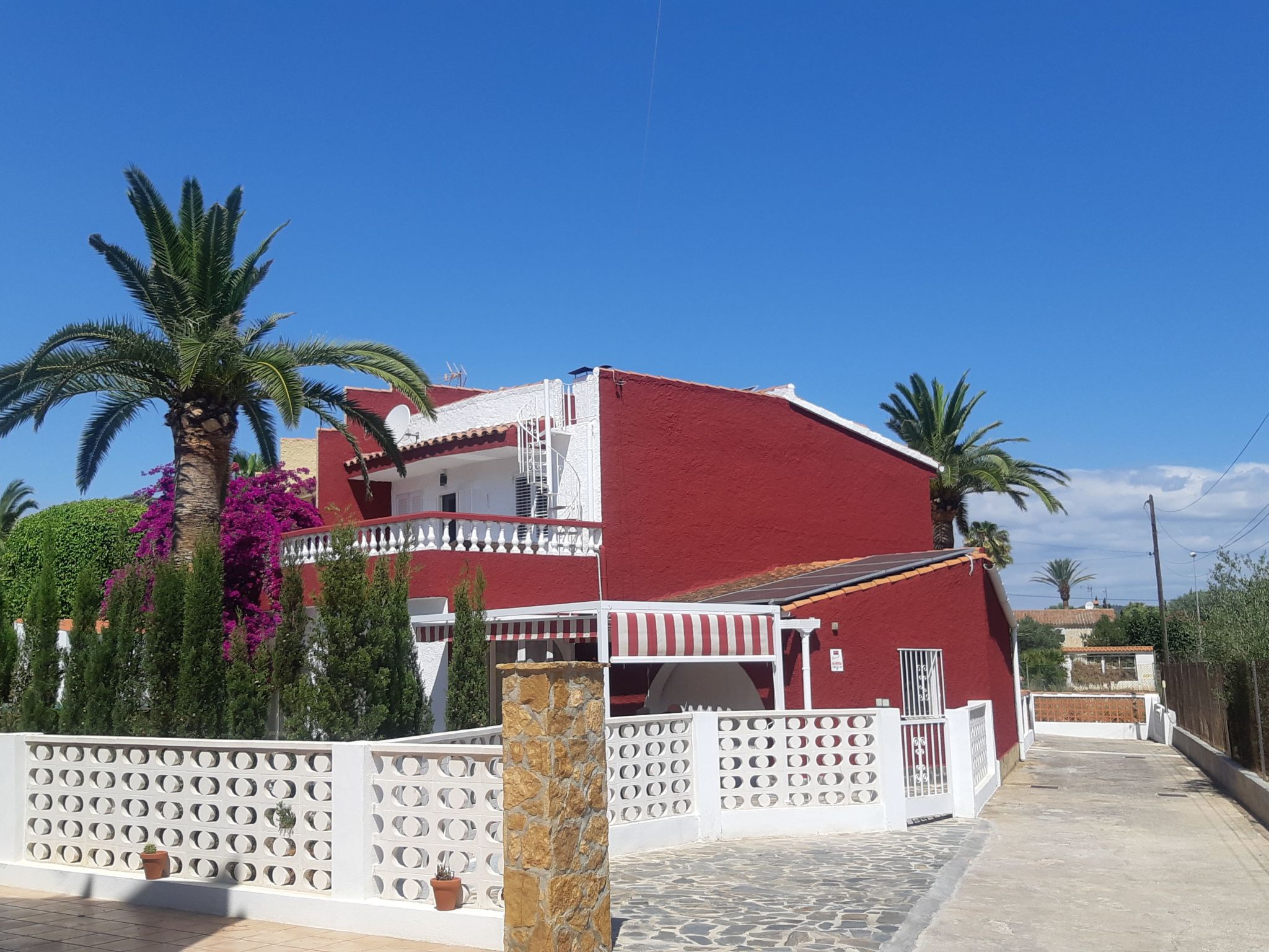 Traum-Ferienhaus mit Privat-Pool direkt am Meer