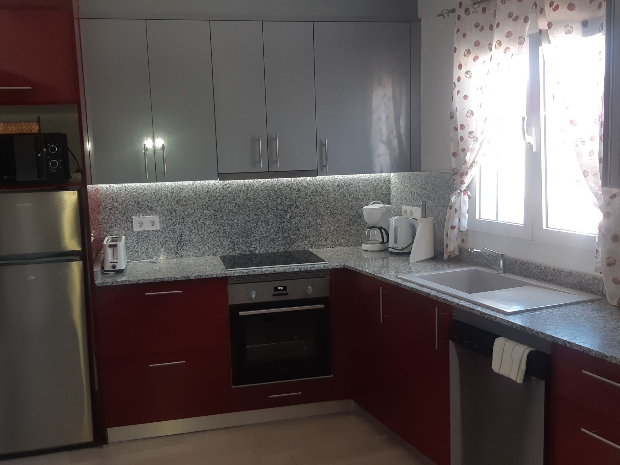 Traum-Ferienhaus mit Privat-Pool direkt am Meer - Binnen