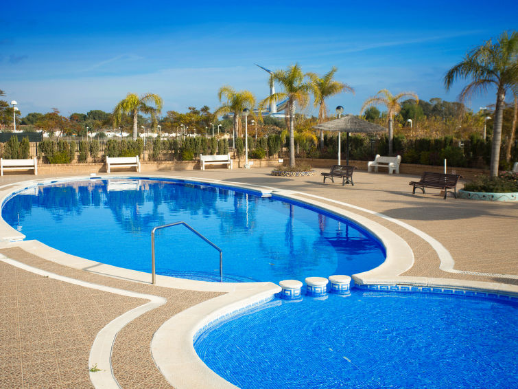 Search and Stay destination Les Amplaries, VC - Spain from AU$ 192. Frontal Montañas