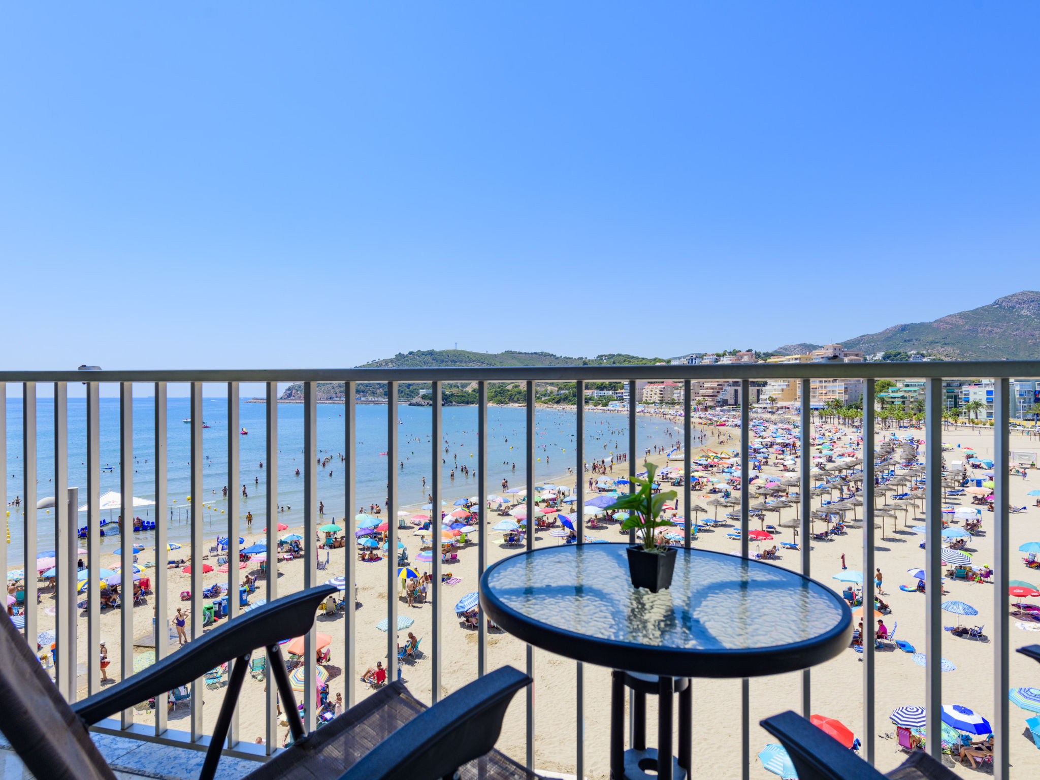 "Grimaca Playa de la Concha", appartement 2-kamers 40 m2. Doelmatig en comfortabel ingericht: woon-/eetkamer met 1 2-pers divanbed (120 cm, lengte 190 cm), Digitale TV, Flatscreen TV, air-conditioning..