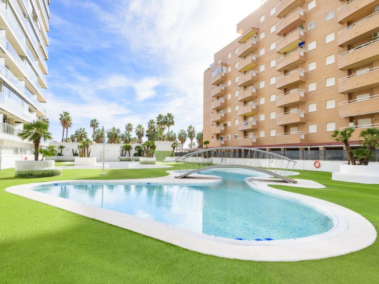 "Apartamento Miramar", appartement 3-kamers 60 m2. Comfortabel en modern ingericht: woon-/eetkamer met eettafel, Sat-TV en Digitale TV (Flatscreen TV), air-conditioning en heteluchtverwarming. Uitgang..