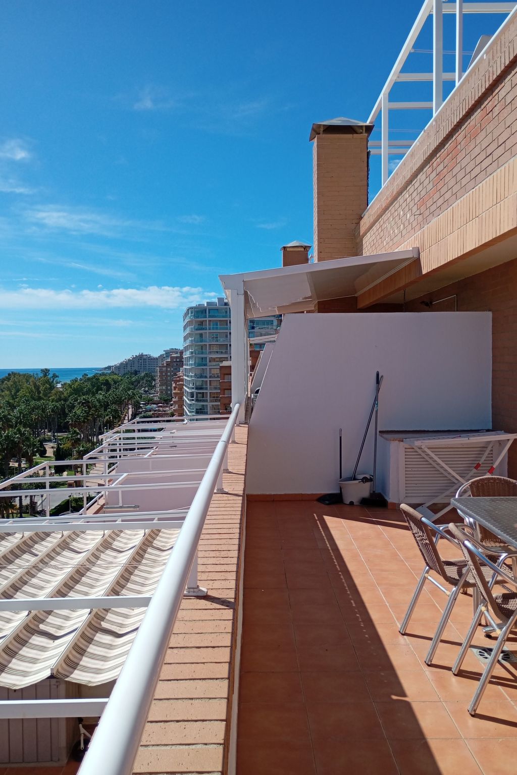 Drei-Schlafzimmer-Wohnung mit Blick auf das Meer - Buiten