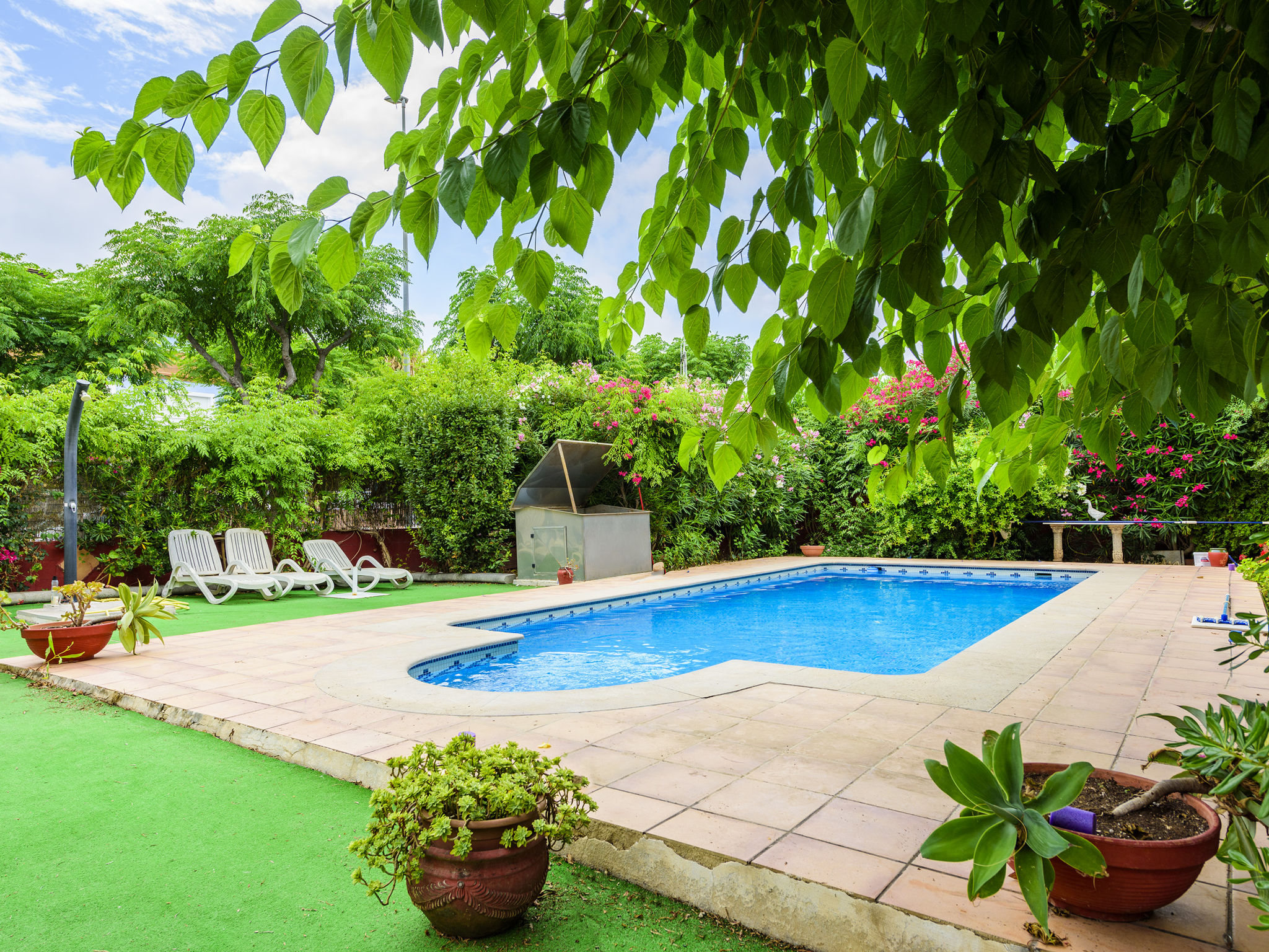 "La Alqueria de Jordi", huis 3-kamers 100 m2 op 2 verdiepingen. Het objekt is geschikt voor 4 volwassenen. Doelmatig en comfortabel ingericht: woon-/eetkamer met eettafel, Digitale TV, Flatscreen TV, ..