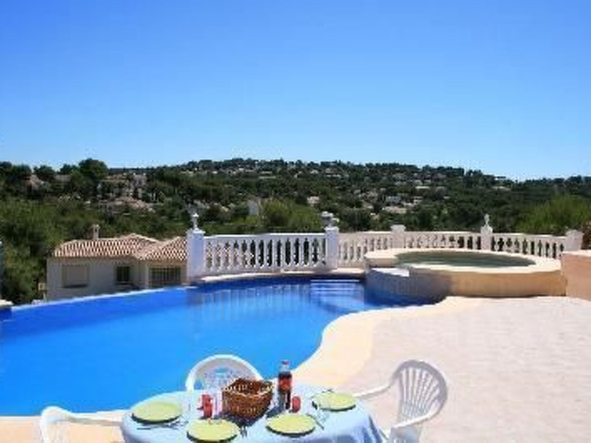 Villa Redonda I-Binnen