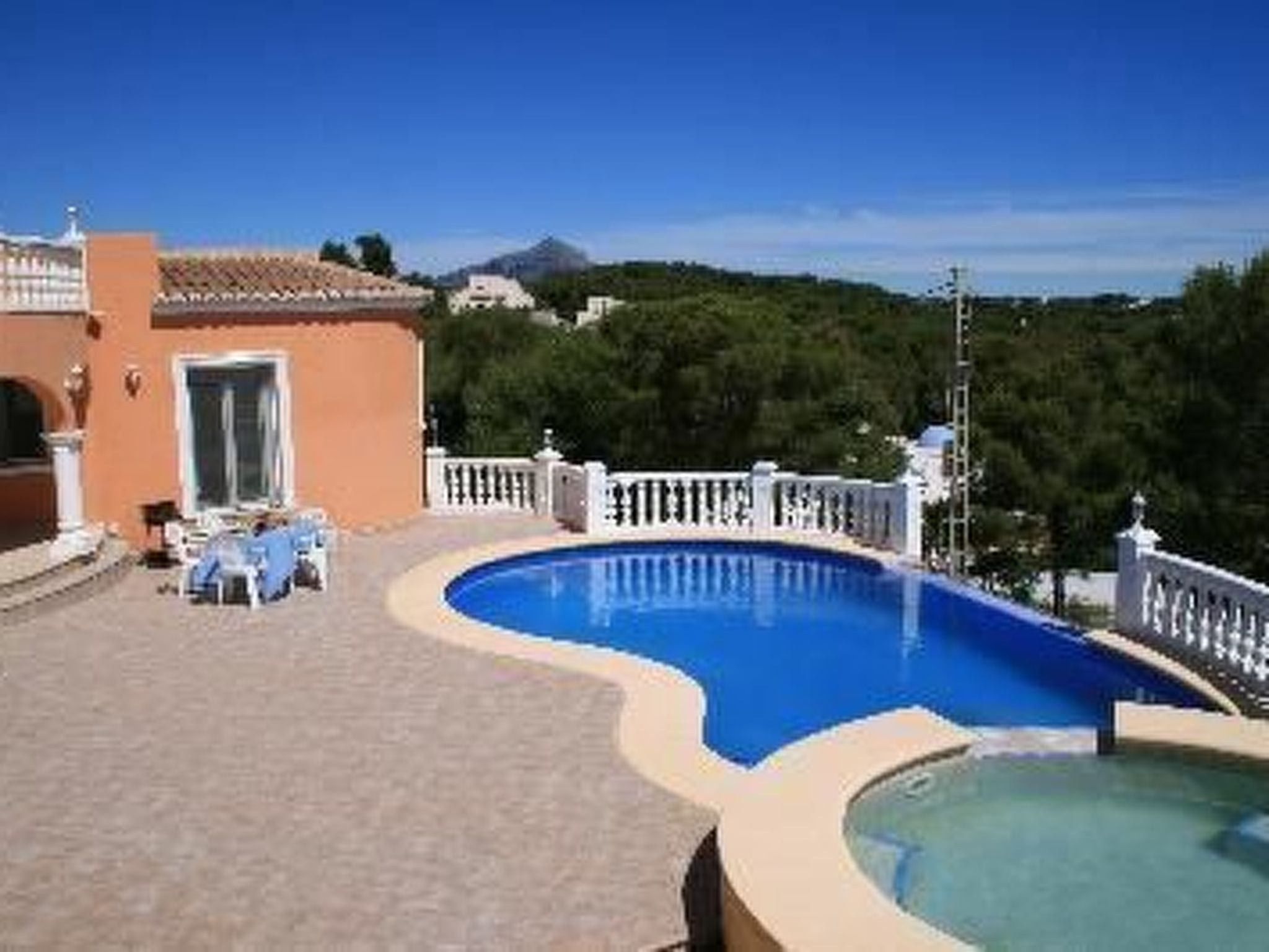 Villa Redonda I-Binnen