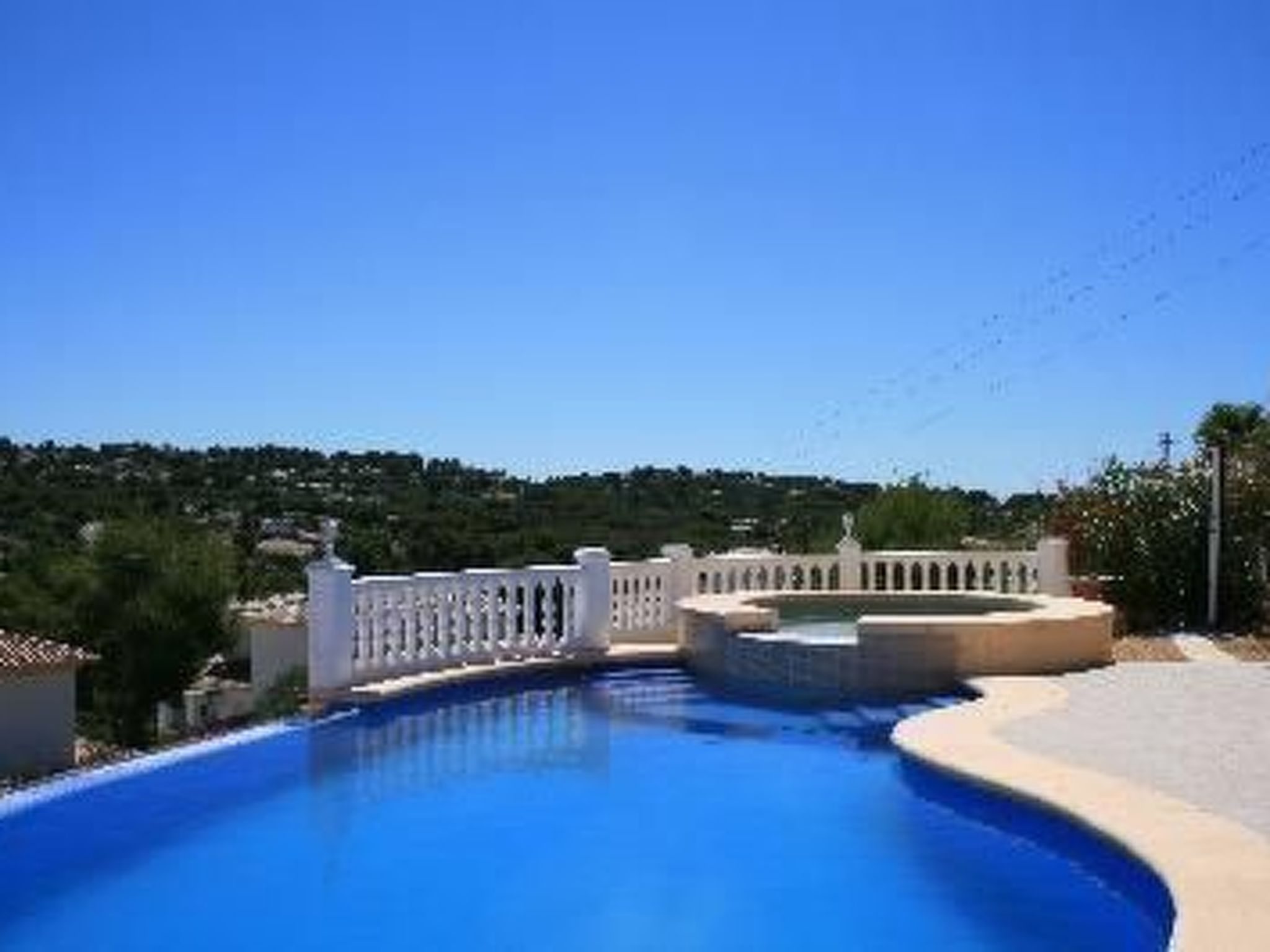 Villa Redonda I-Binnen