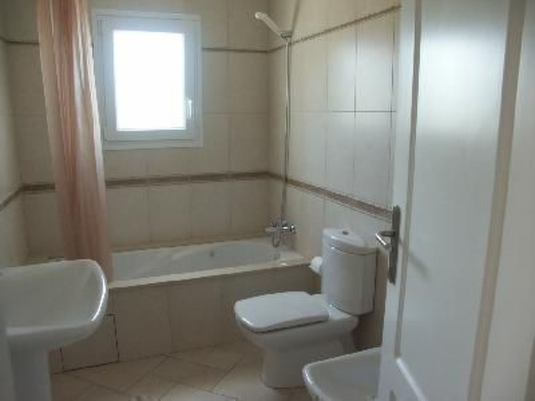 Villa Redonda I-Binnen