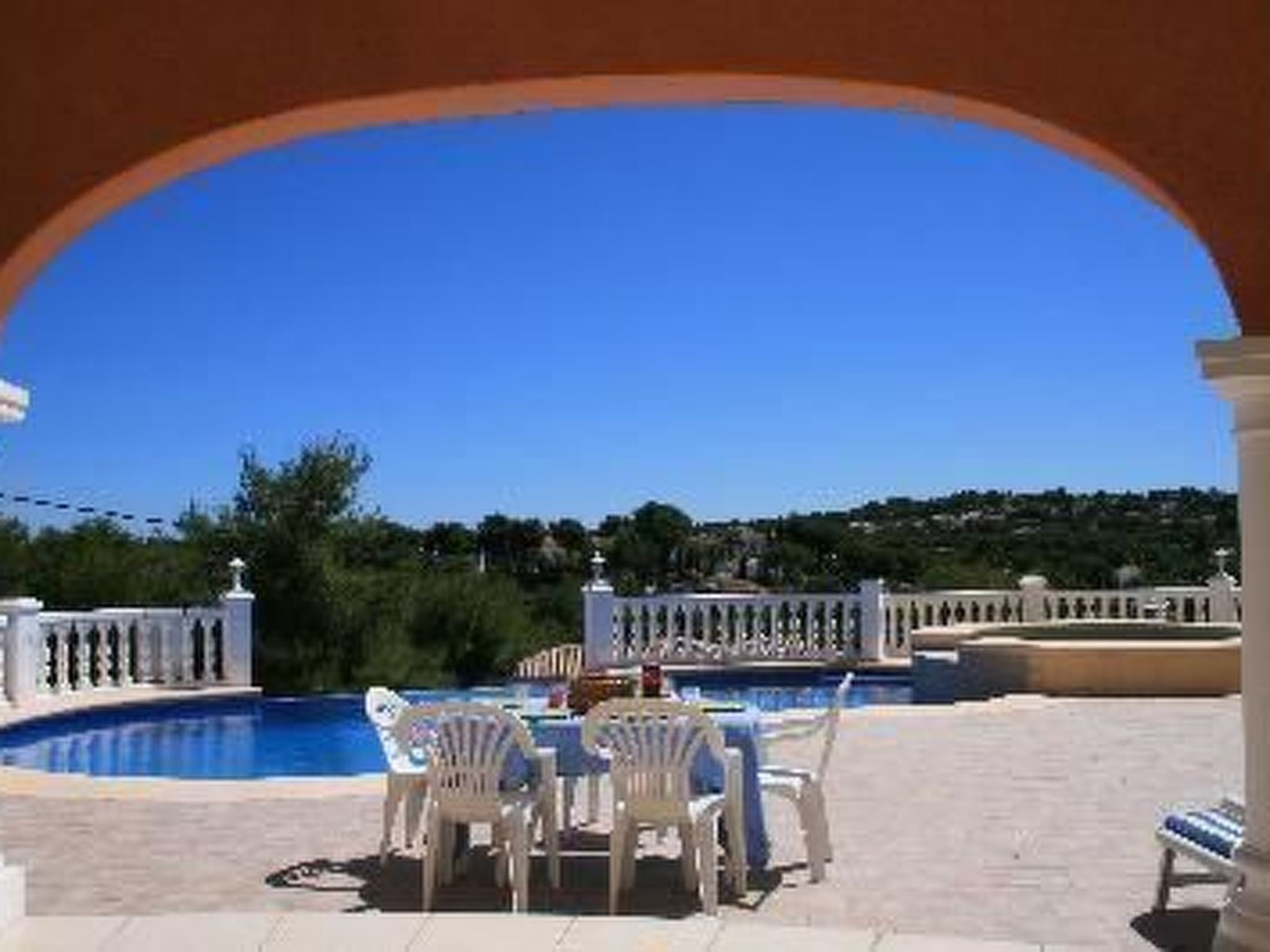 Villa Redonda I-Binnen