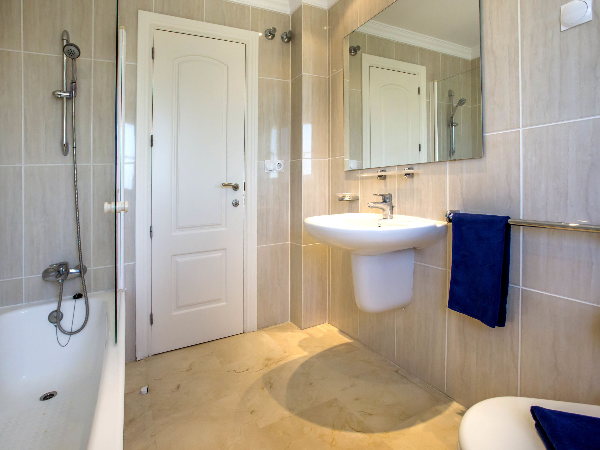 Luxe appartement aan de golfbaan, 550 meter van het strand - foto 20