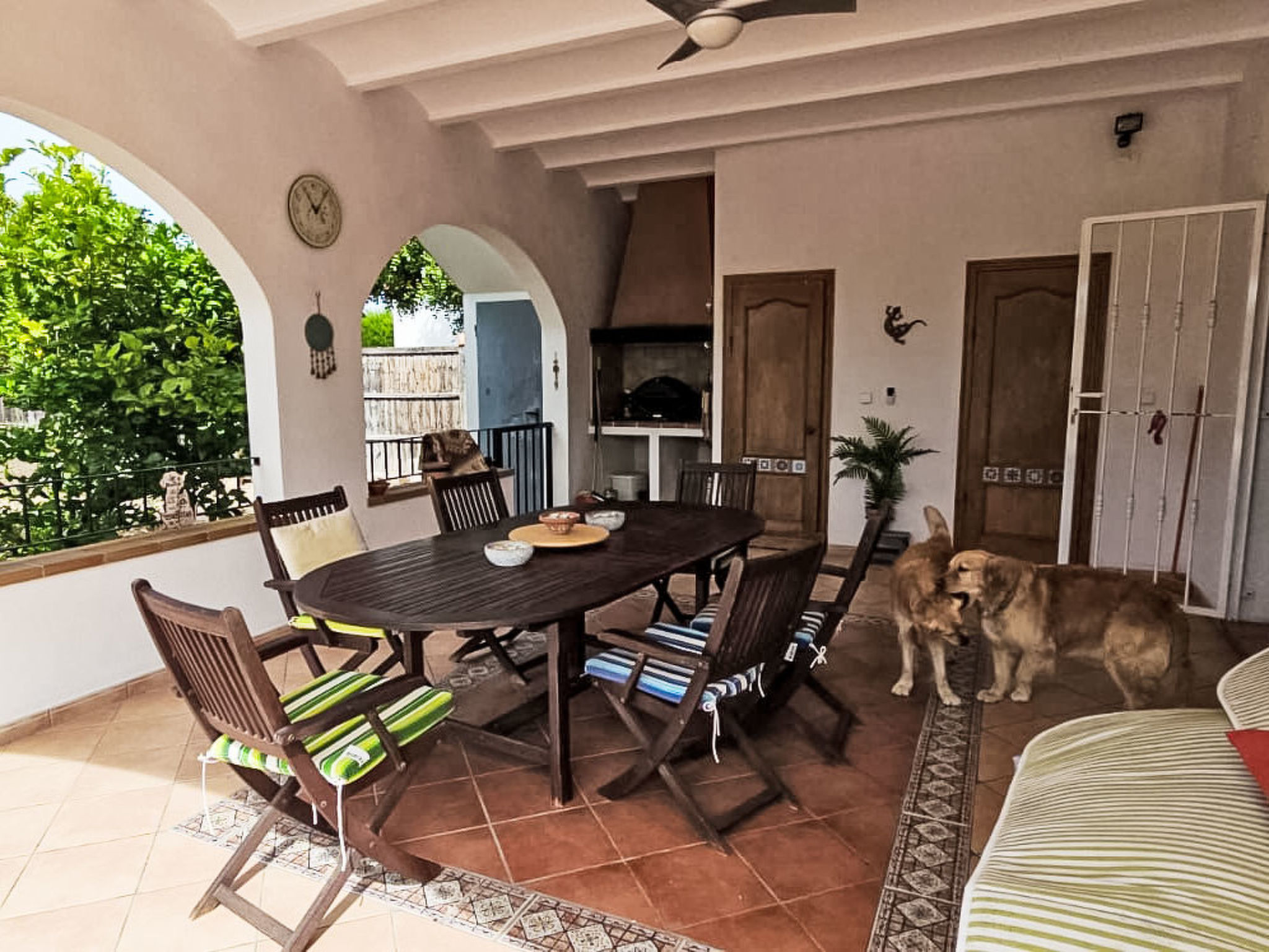 Villa im spanischen Stil mit großem Pool und ein - Draußen