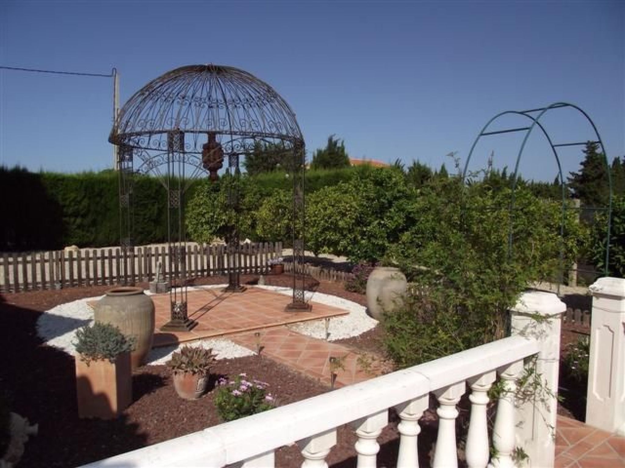 Villa im spanischen Stil mit großem Pool und ein-Image-tags.info