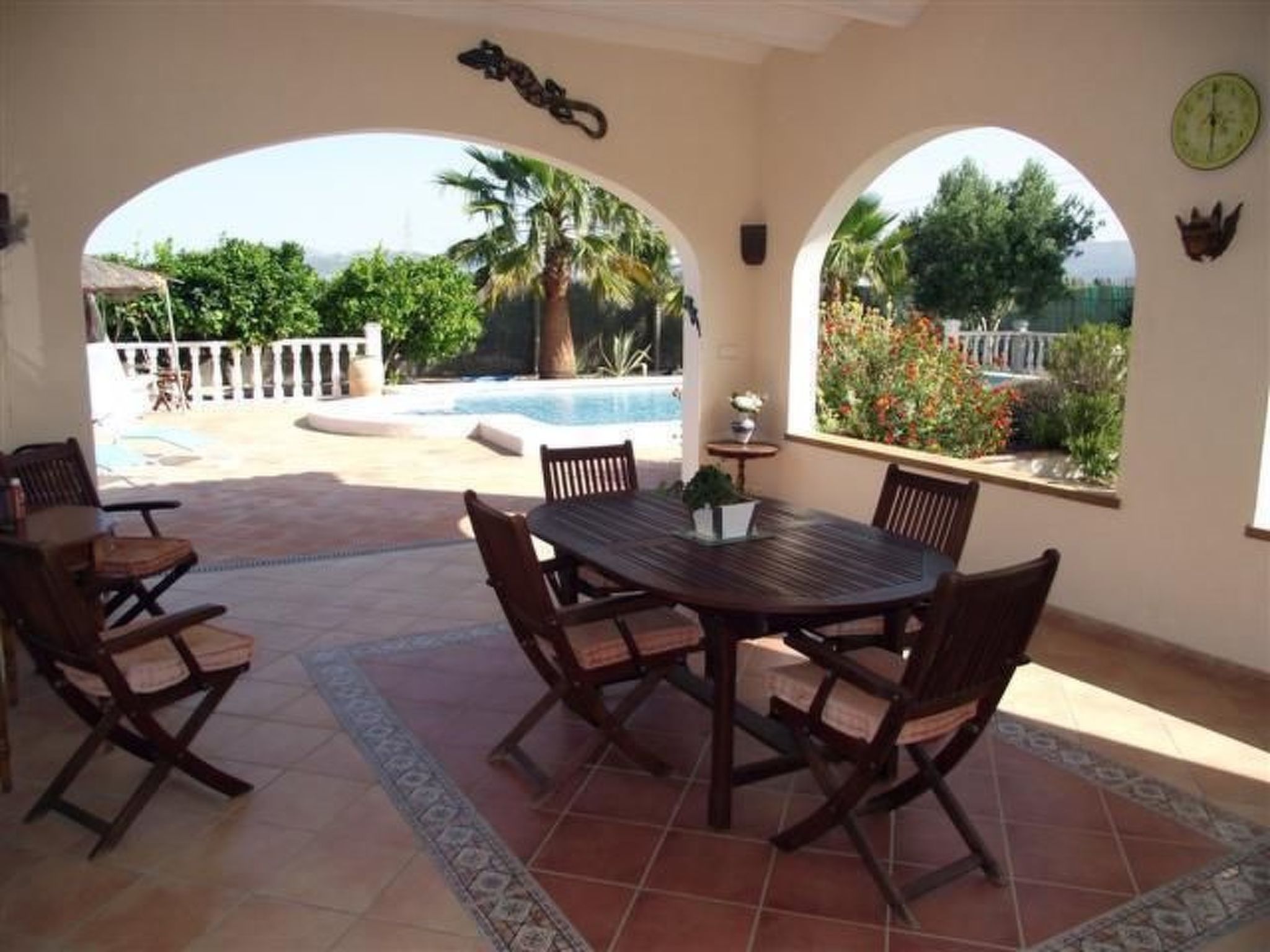 Villa im spanischen Stil mit großem Pool und ein-Draußen