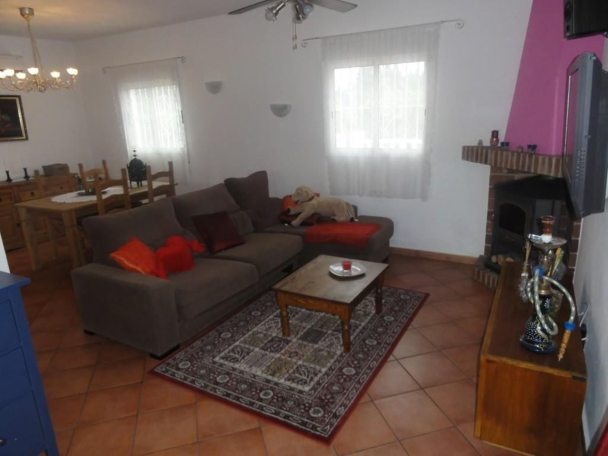 Villa im spanischen Stil mit großem Pool und ein-Image-tags.info