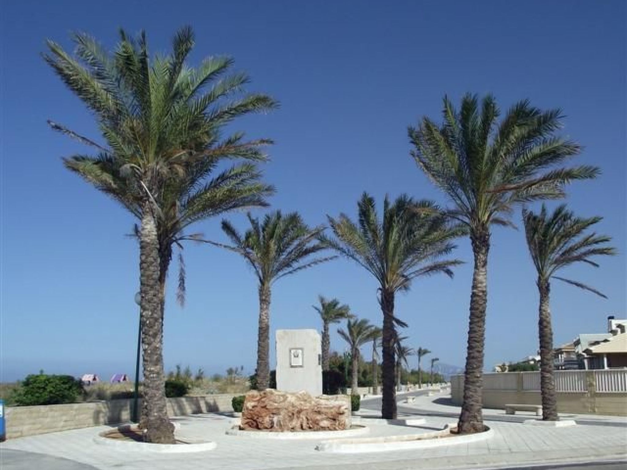 Villa im spanischen Stil mit großem Pool und ein-Image-tags.info