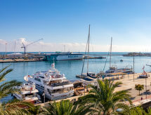 Luxe studio aan de Costa Blanca: modern comfort in hartje Dénia - thumbnail 1