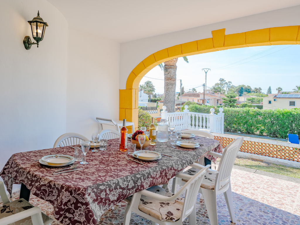 Florita — Kitchen / Dining Room
