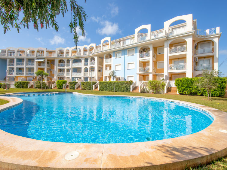"Bahia Blanca", dakappartement 2-kamers 50 m2 op de 3e verdieping. Doelmatig en gezellig ingericht: woon-/eetkamer met 1 divanbed, Digitale TV, internationale TV-zenders, Flatscreen TV, air-conditioni..
