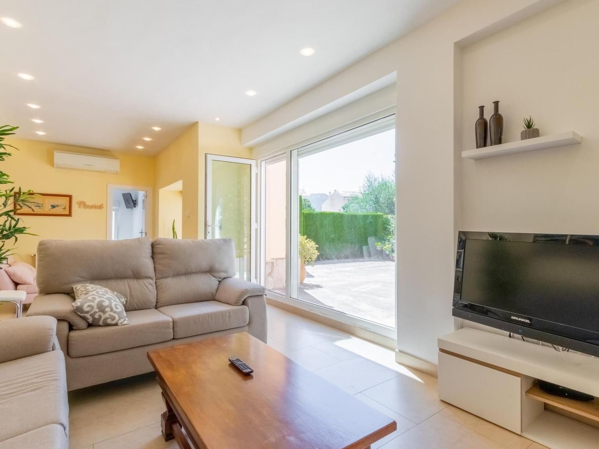 Haus mit privatem Pool, Garten und privatem Parkplatz-Binnen