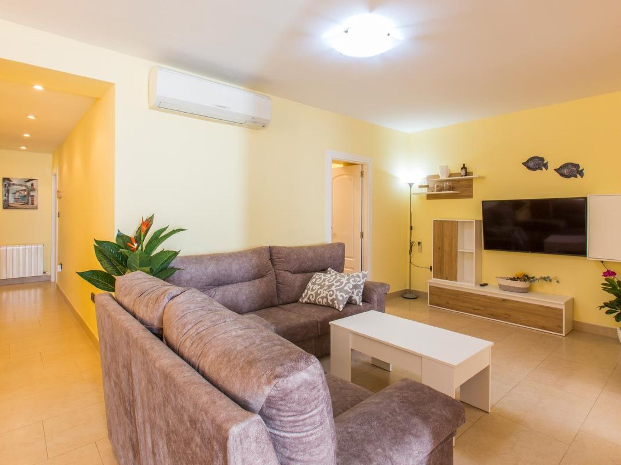 Haus mit privatem Pool, Garten und privatem Parkplatz-Binnen