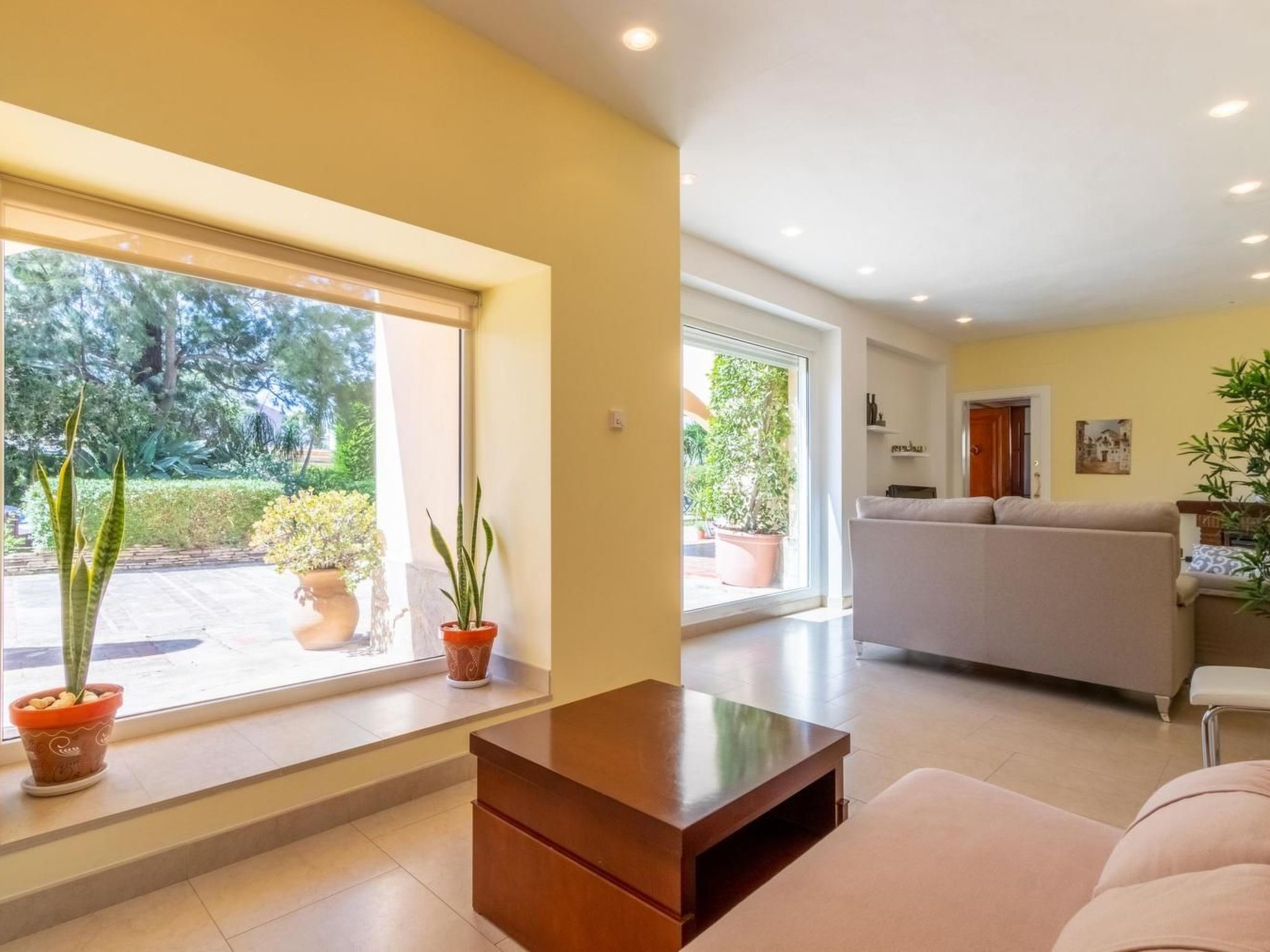 Haus mit privatem Pool, Garten und privatem Parkplatz