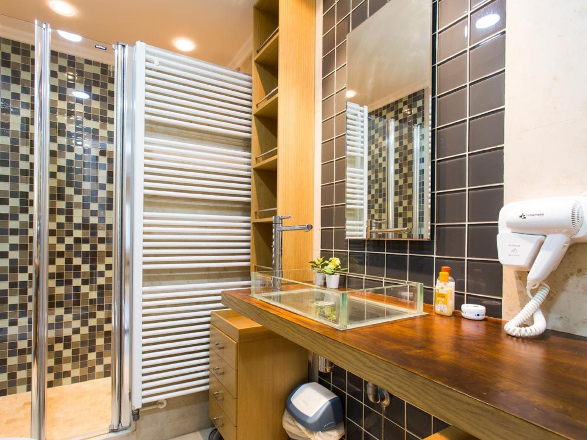 Haus mit privatem Pool, Garten und privatem Parkplatz-Binnen