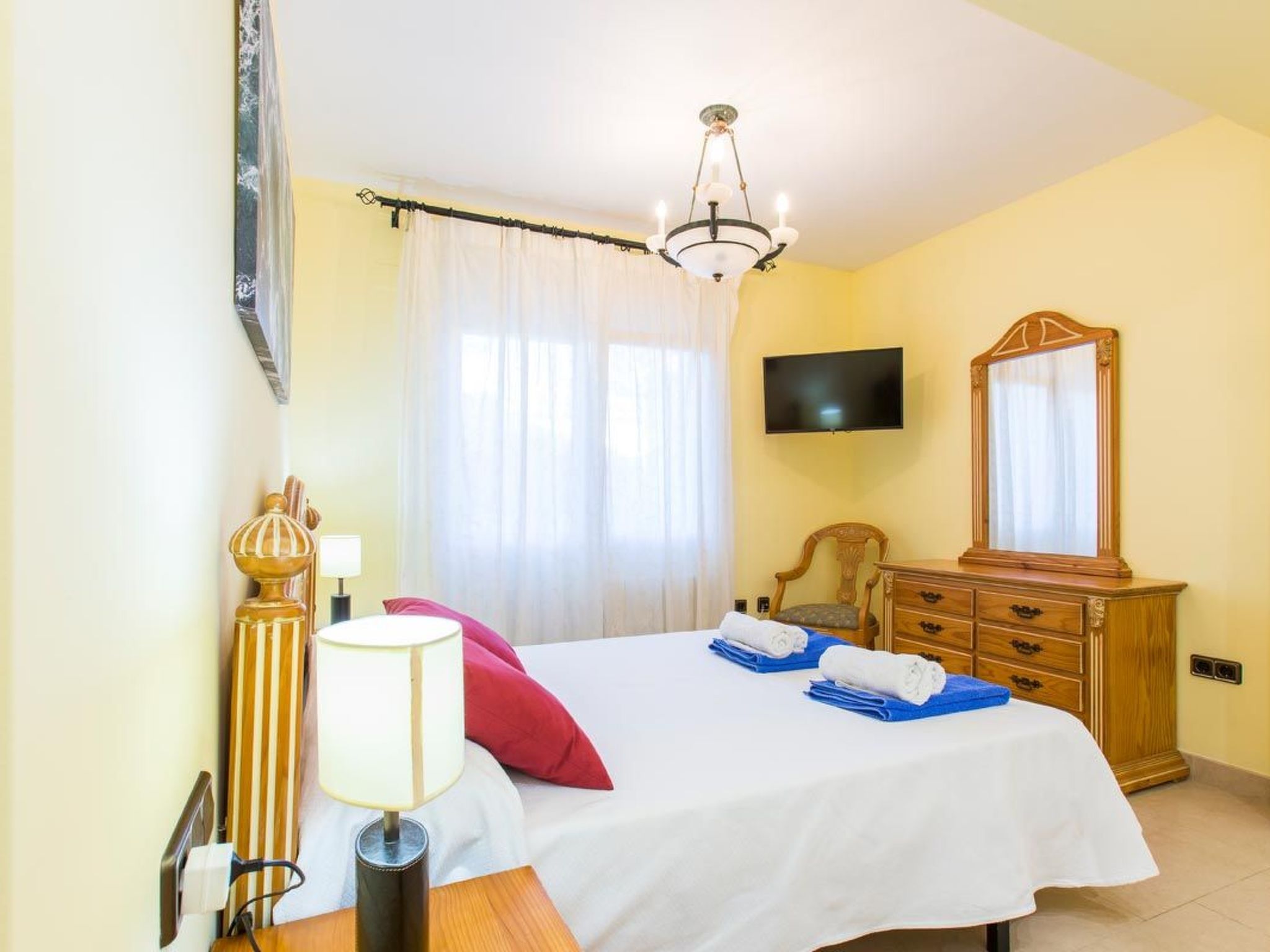 Haus mit privatem Pool, Garten und privatem Parkplatz-Binnen