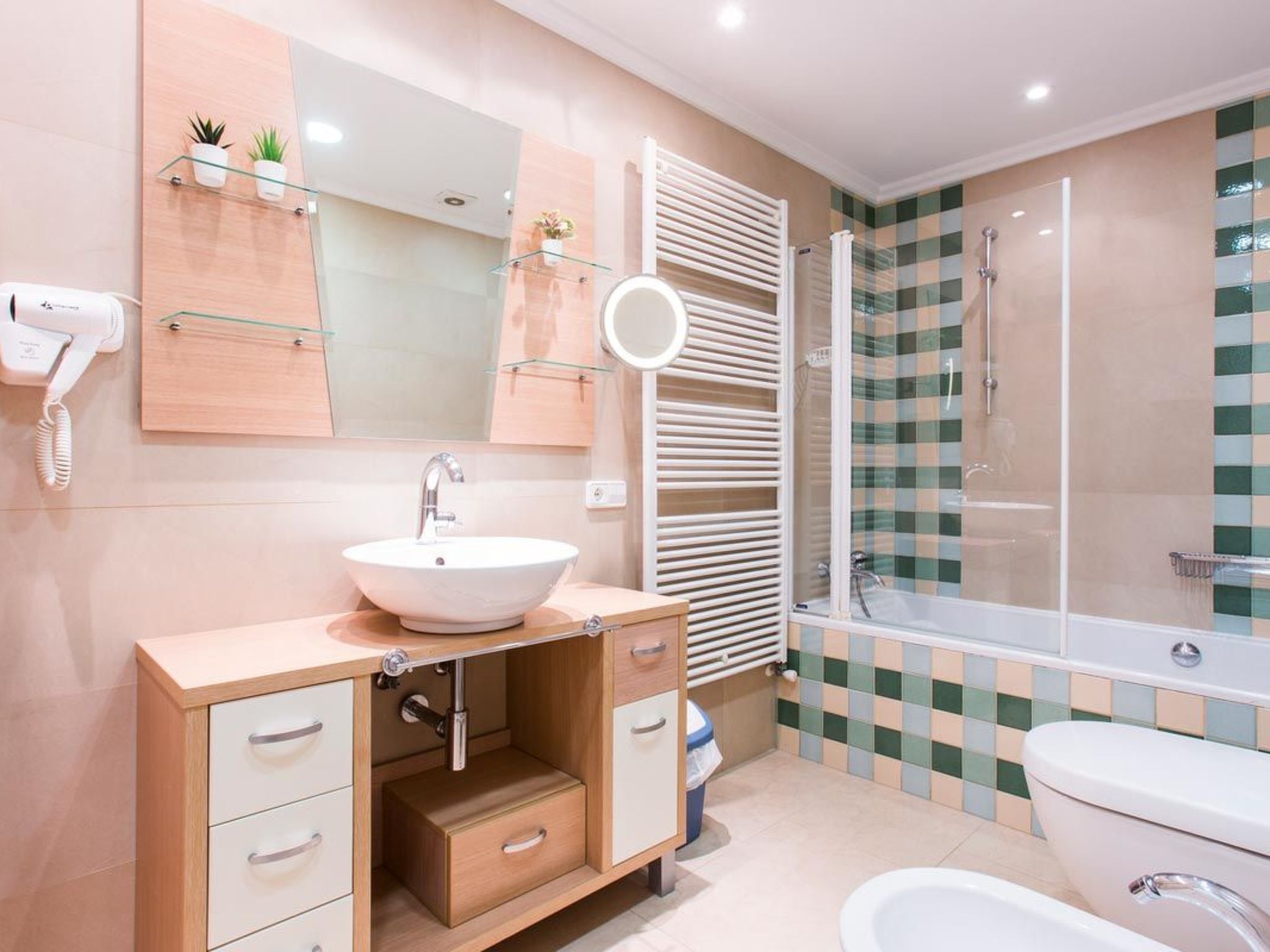 Haus mit privatem Pool, Garten und privatem Parkplatz-Binnen