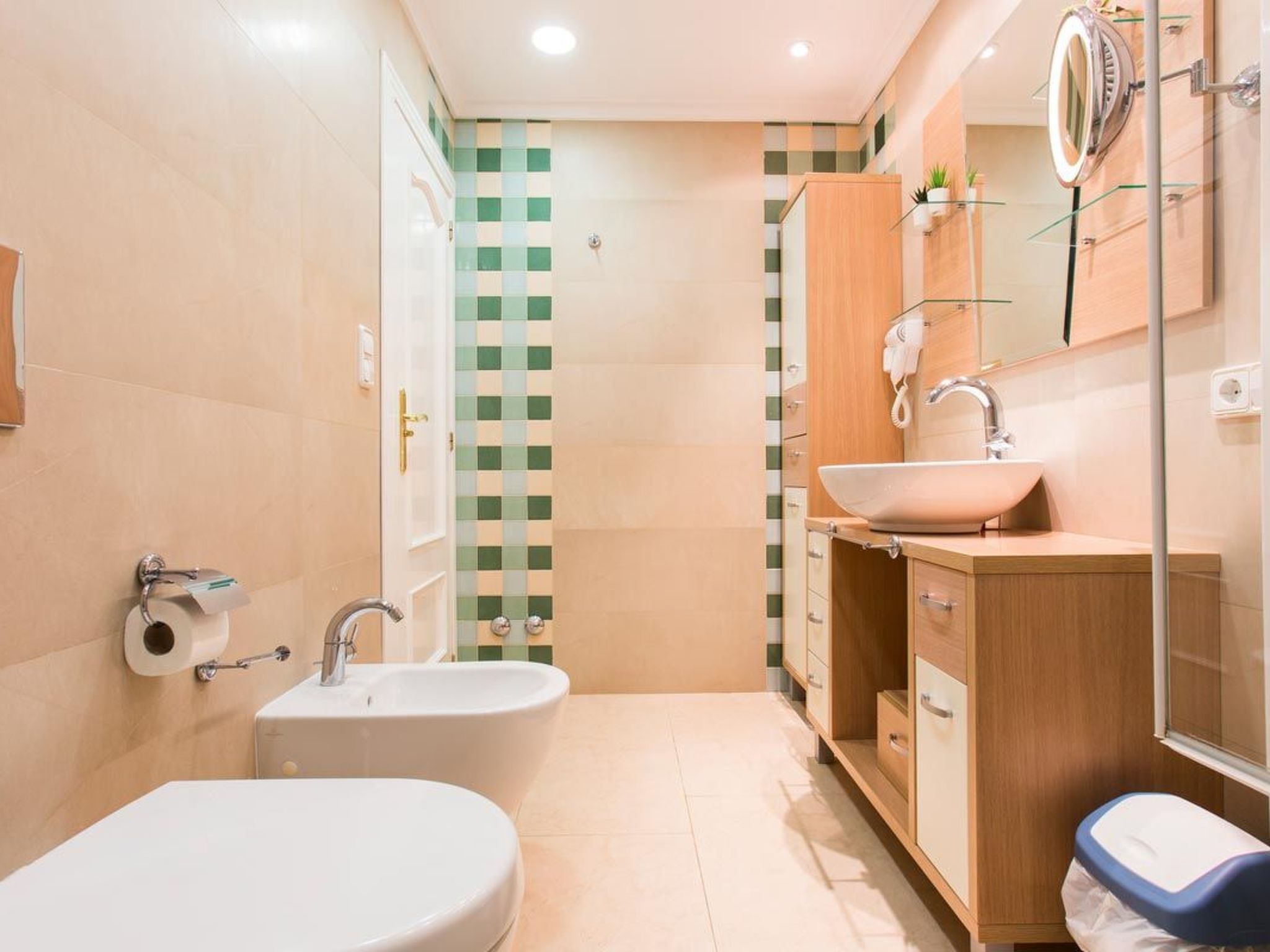 Haus mit privatem Pool, Garten und privatem Parkplatz-Binnen