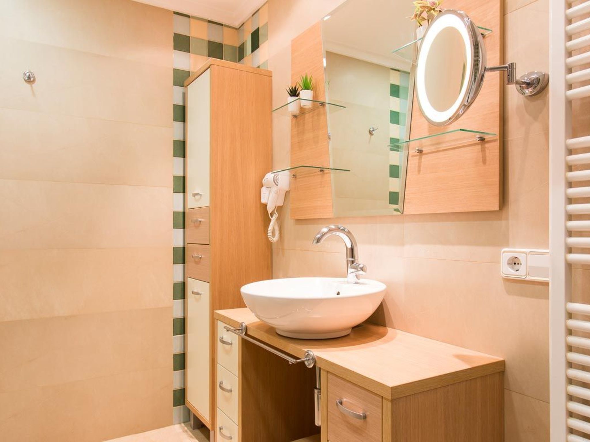 Haus mit privatem Pool, Garten und privatem Parkplatz-Binnen