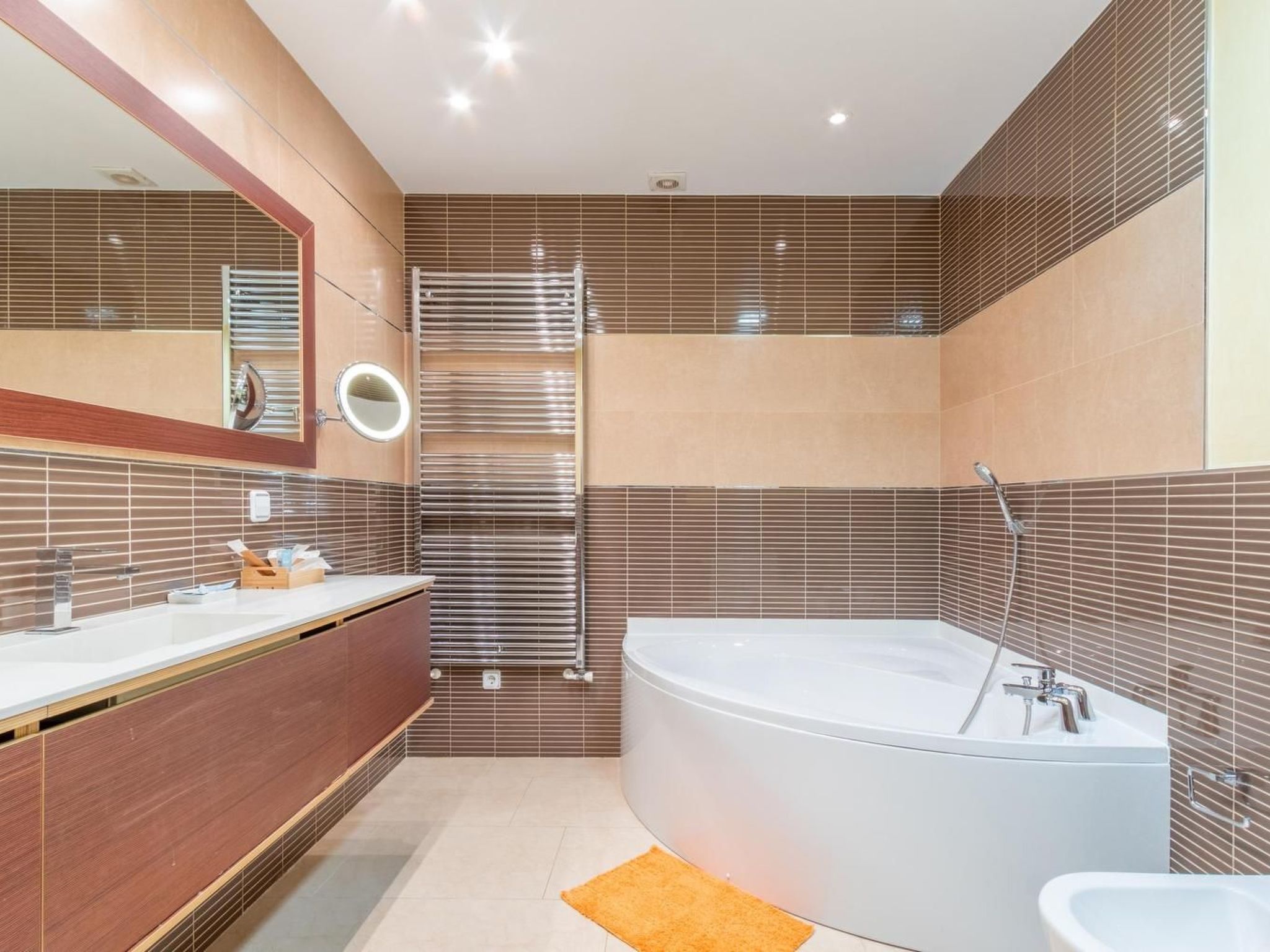 Haus mit privatem Pool, Garten und privatem Parkplatz-Binnen