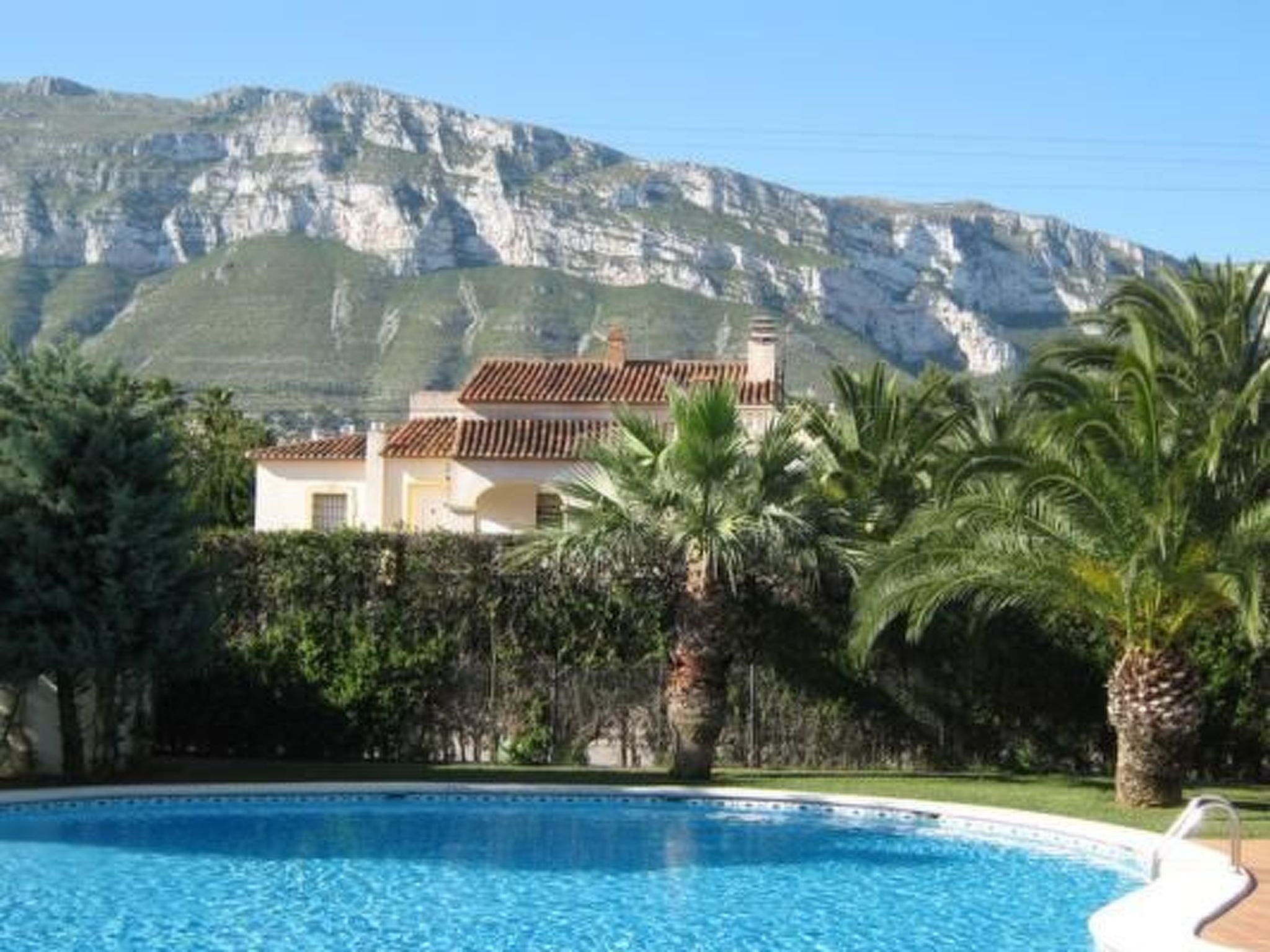 Wohnung mit Pool, Garten, Terrasse in Strandnähe-Image-tags.info