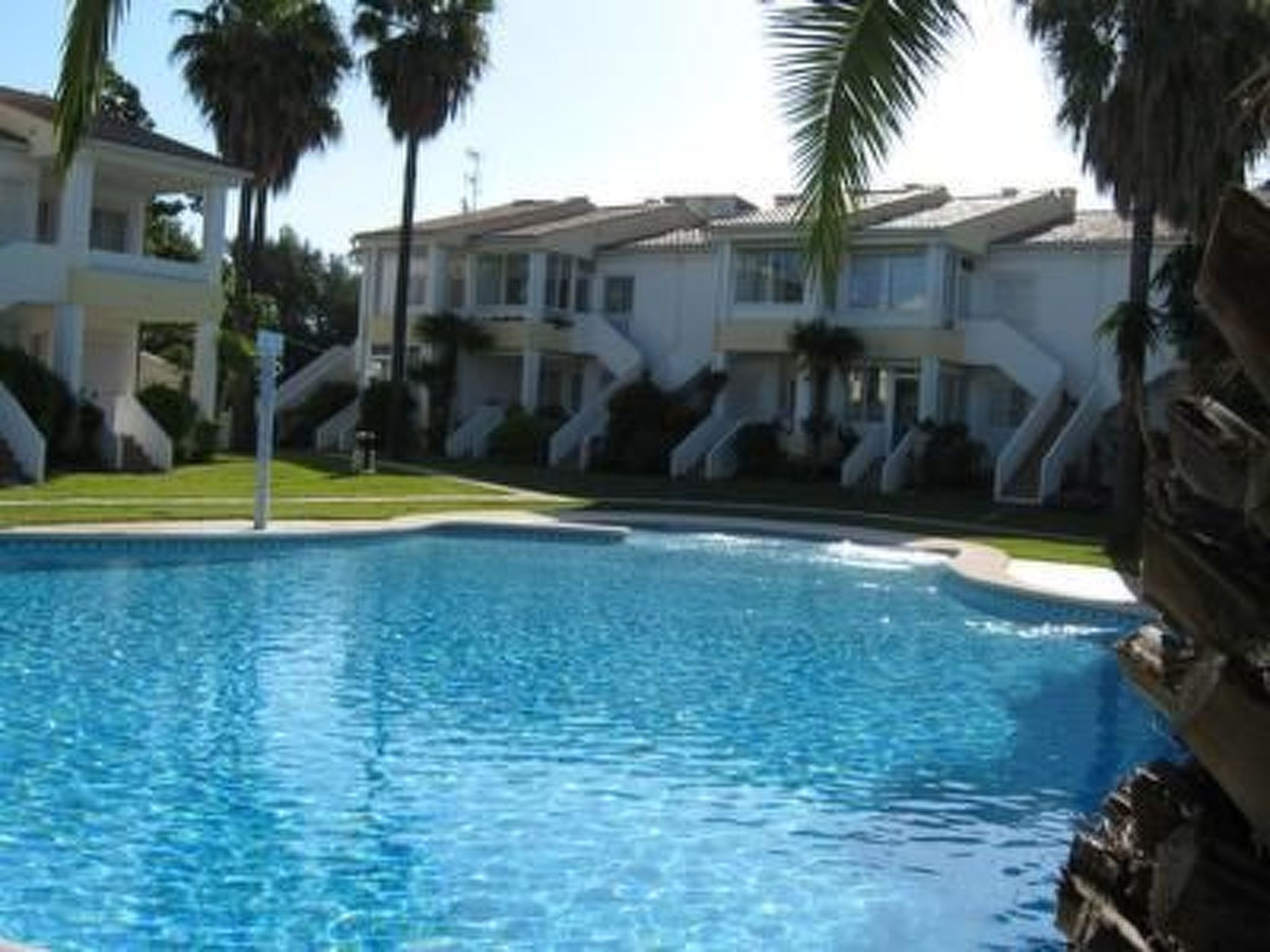 Wohnung mit Pool, Garten, Terrasse in Strandnähe-Image-tags.info