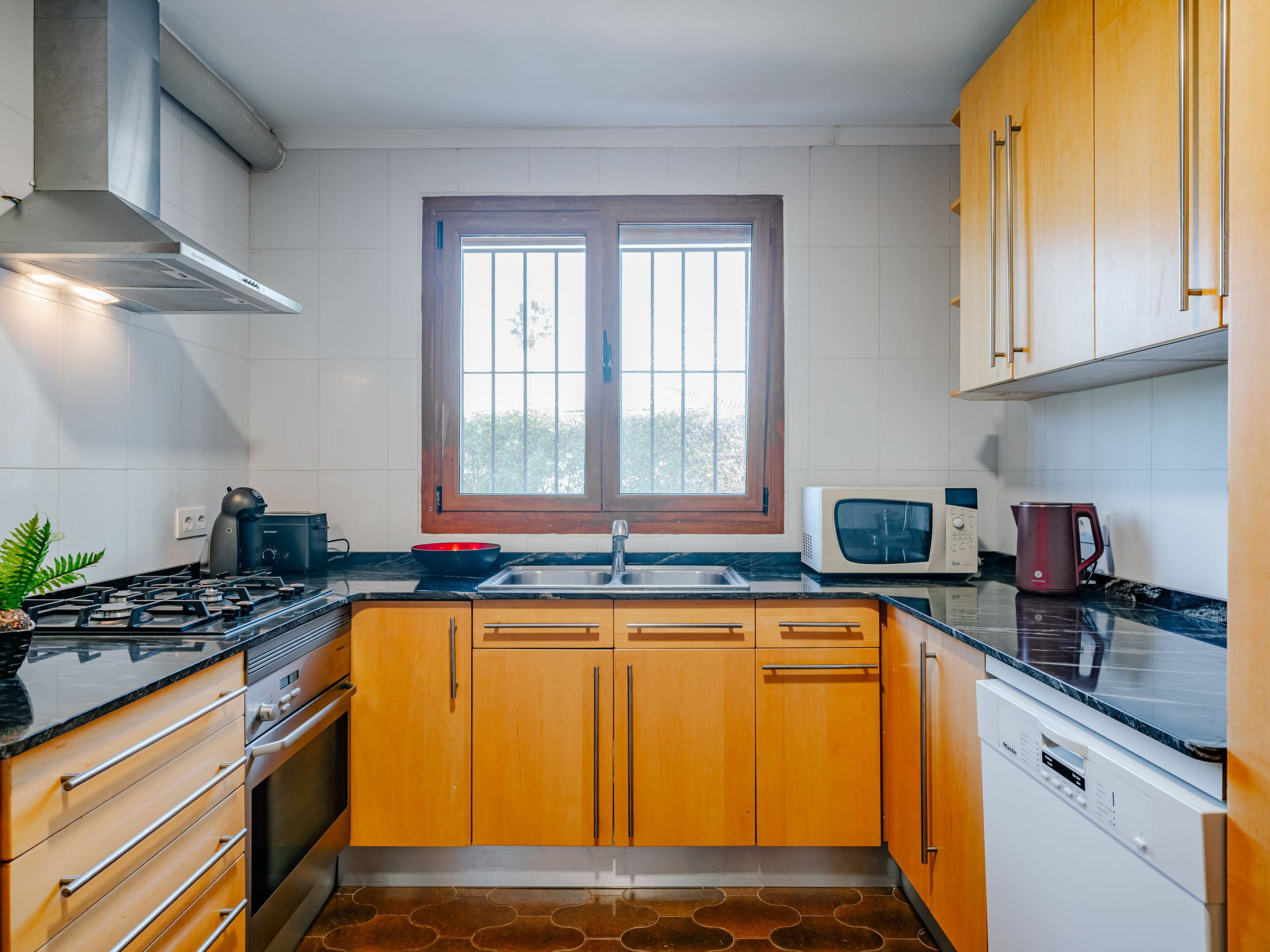 Maison Bea – Cuisine et coin repas, photo 15 sur 46