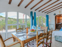 Zonnig vrijstaand vakantiehuis met privézwembad aan de golfbaan in Jávea - thumbnail 3