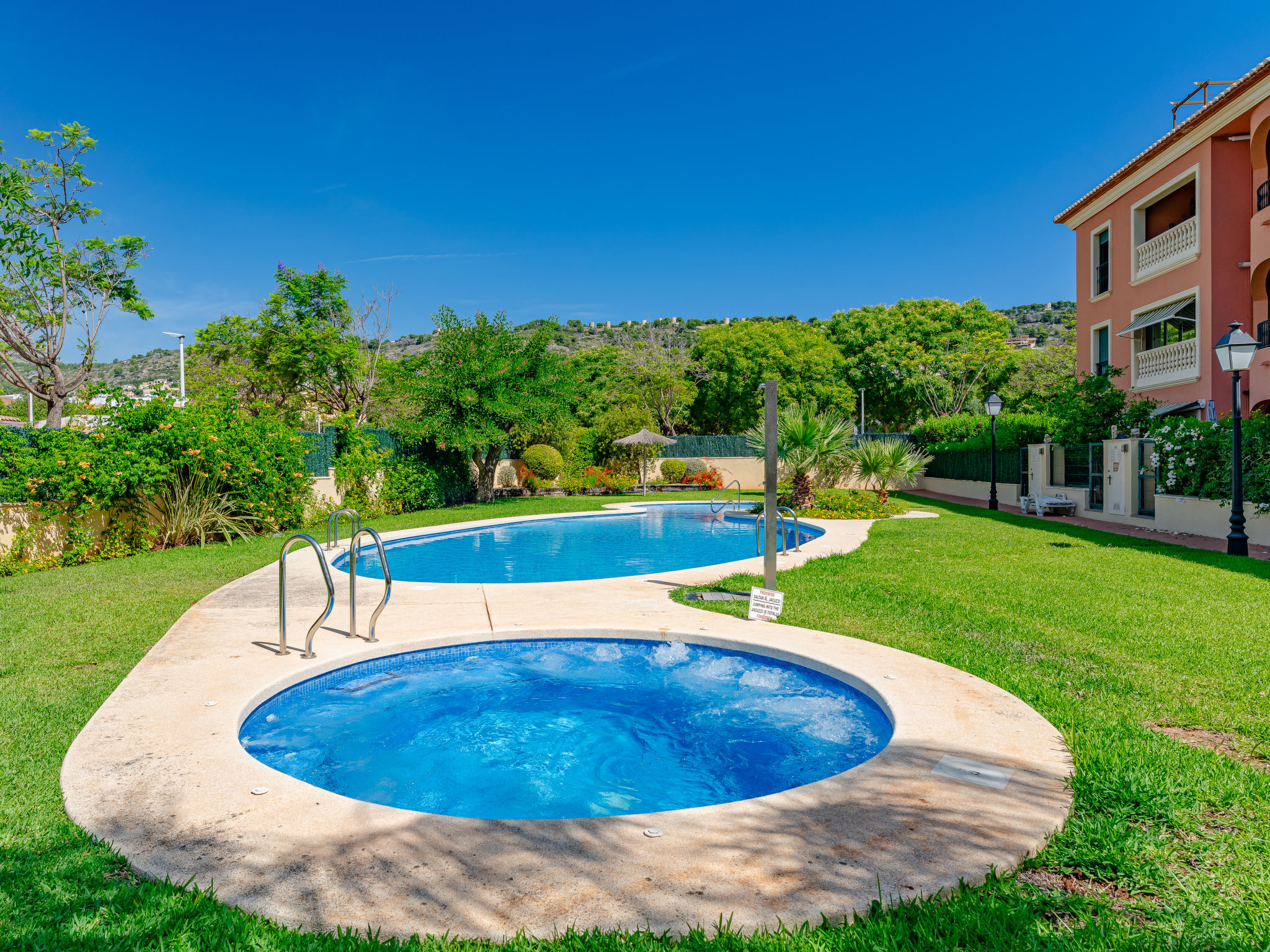 Jardines del Rio - Outside
