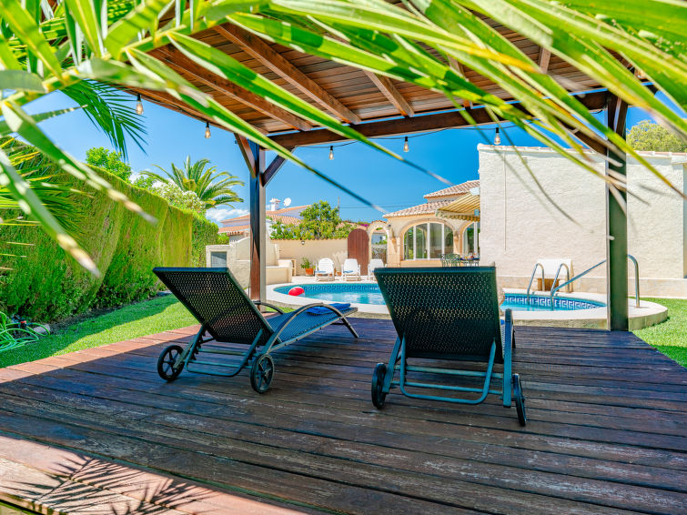 Search and Stay destination Costa Nova, VC - Spain from AU$ 486. Casa Claudia