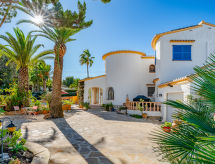 Sol & Sal: Ruime vrijstaande villa met zwembad dicht bij stranden van Jávea - thumbnail 2