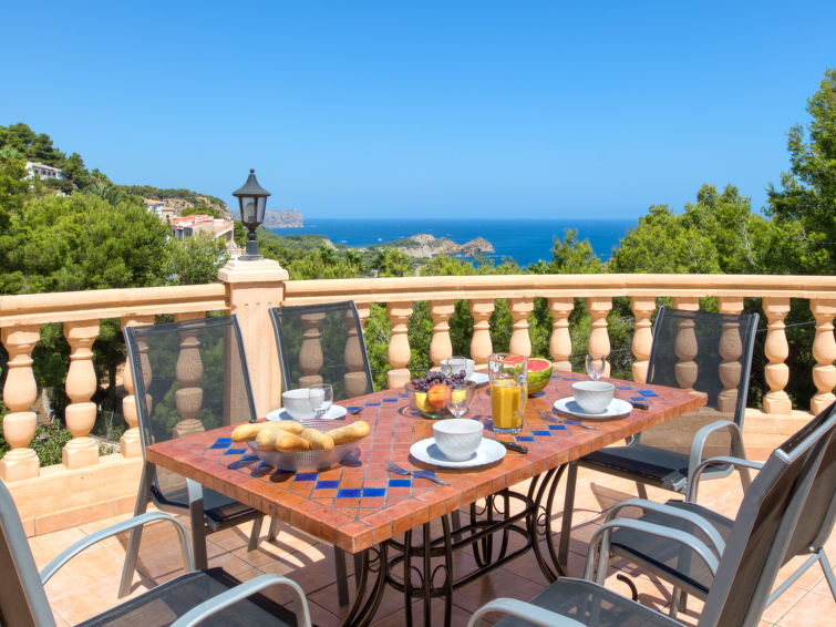 Zeezicht en luxe: Ruime villa met privézwembad in Jávea in Jávea