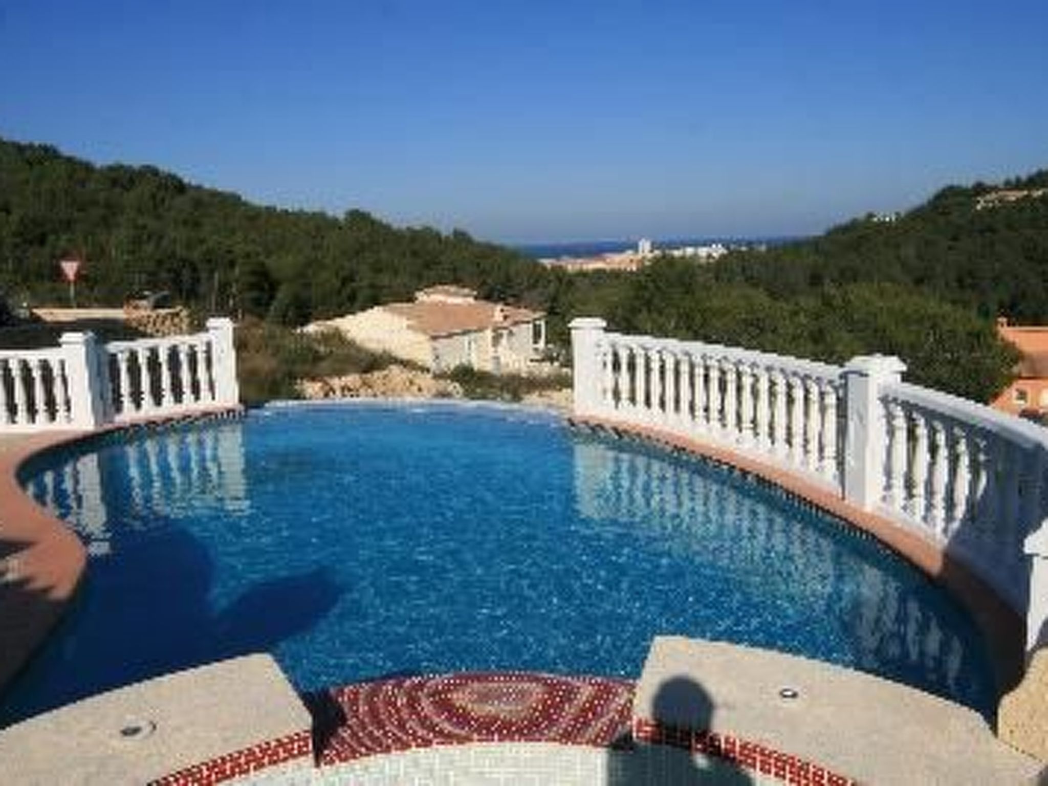 Villa Redonda I-Binnen