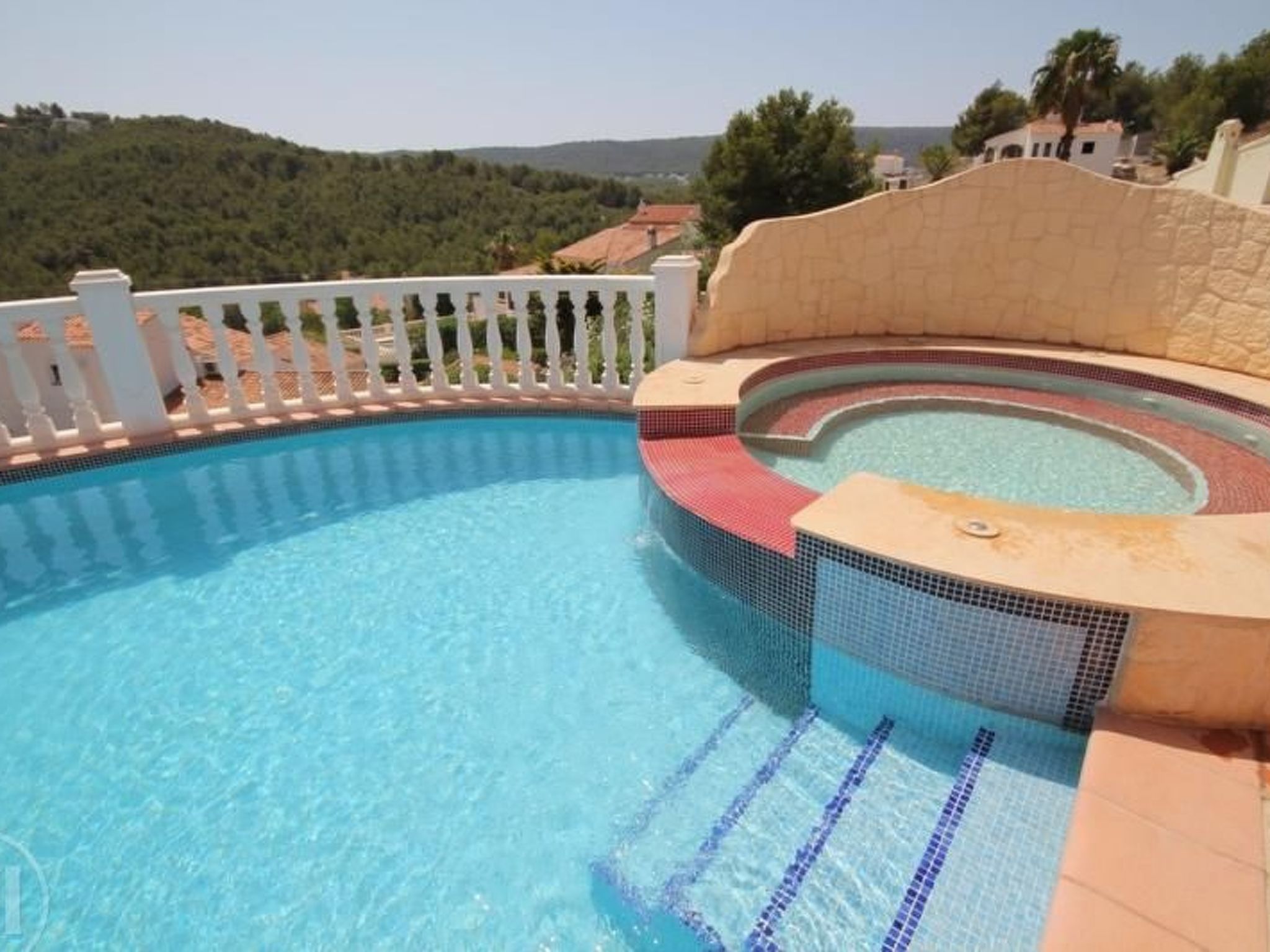 Villa Redonda I-Binnen