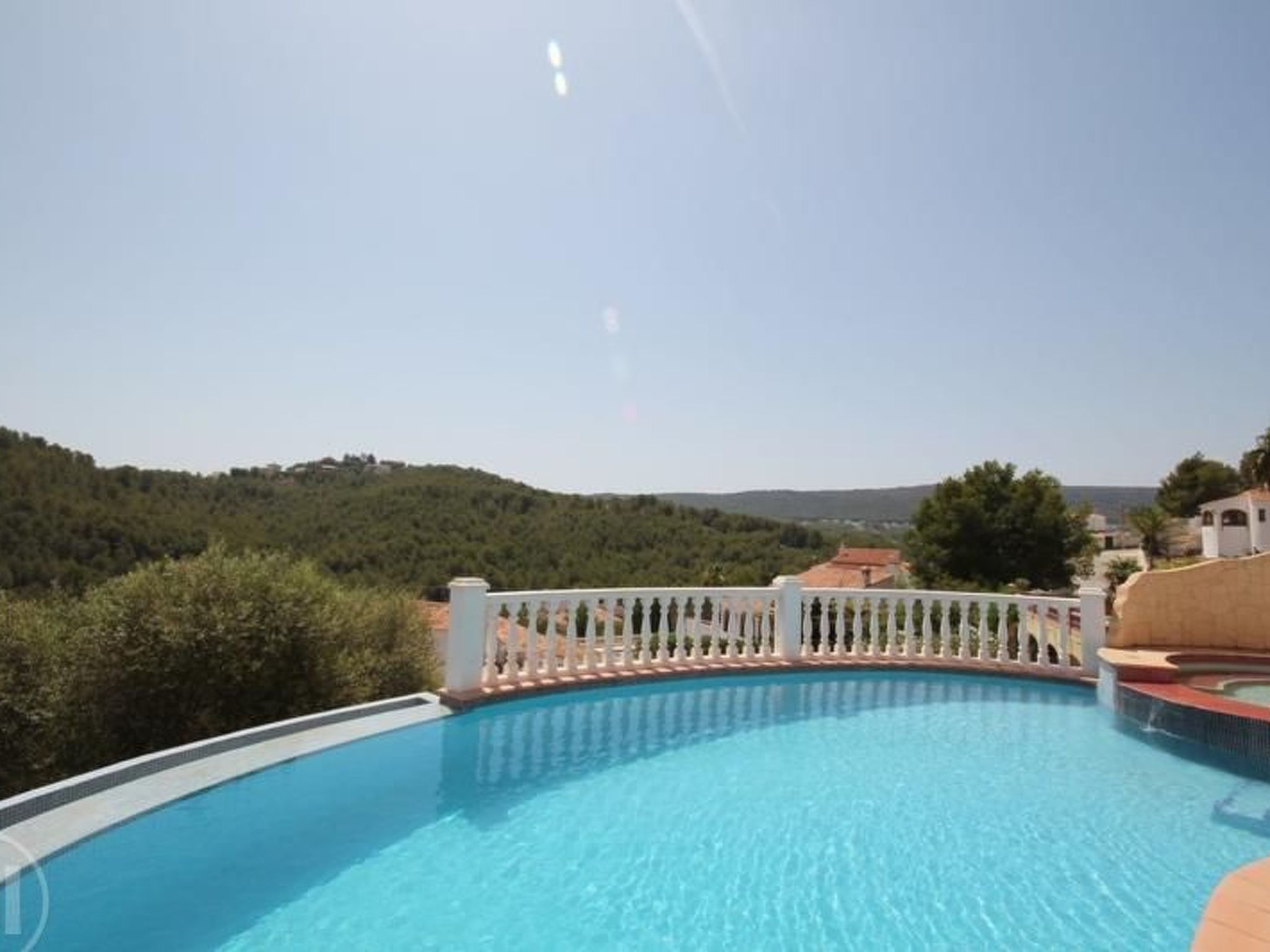 Villa Redonda I-Binnen