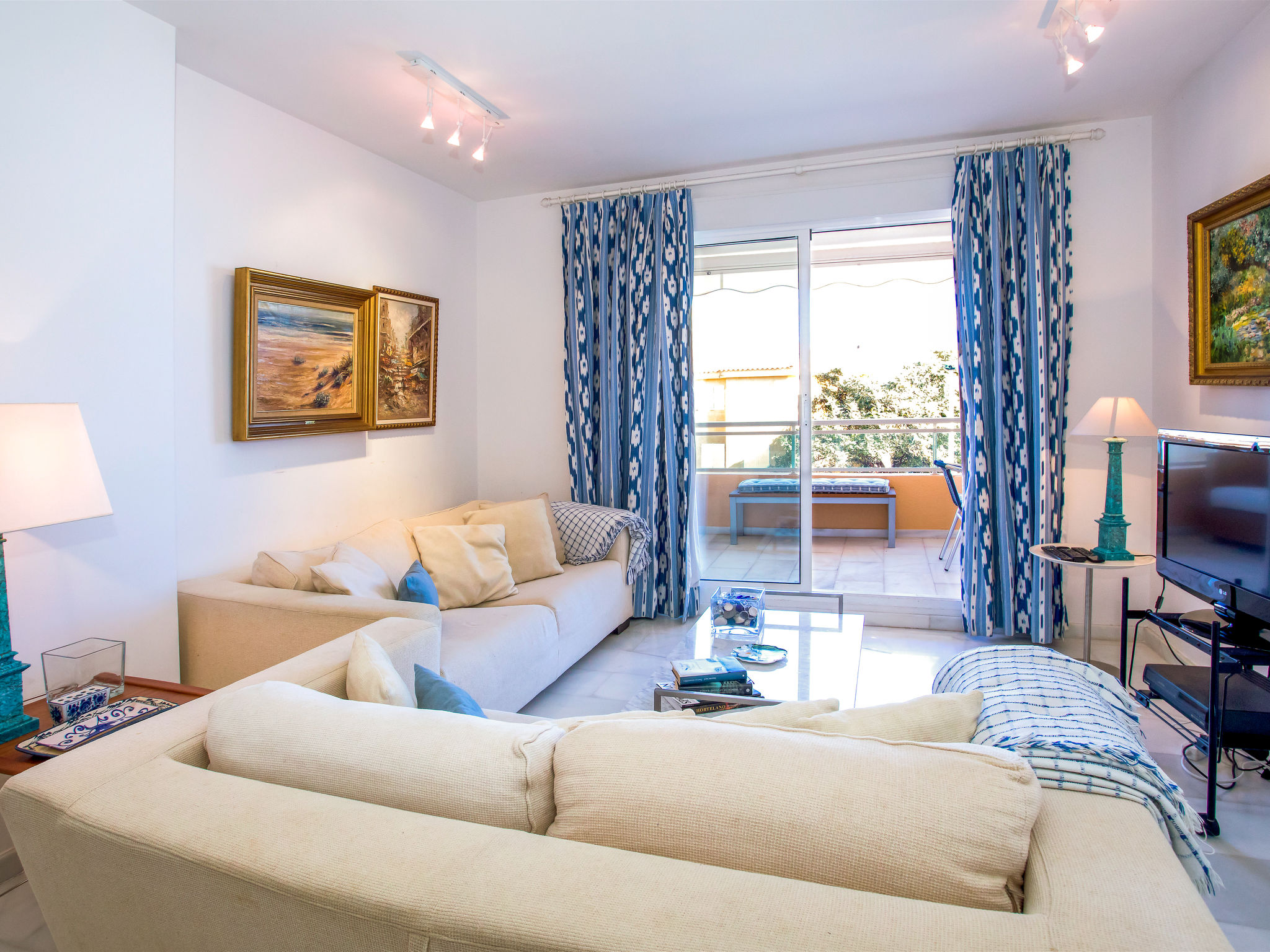 Photo of Jardine de Bolonia Plus