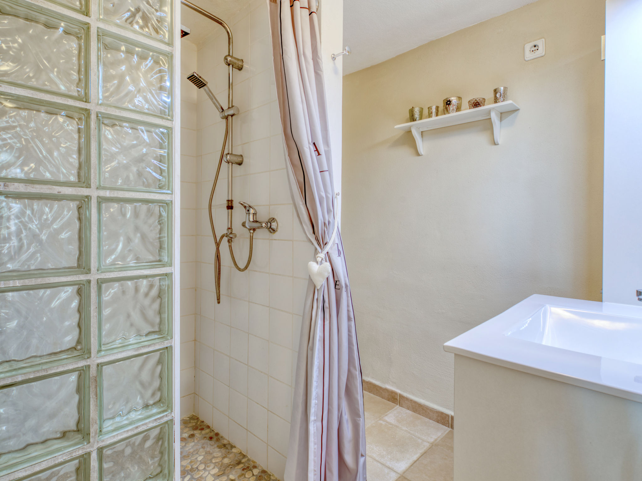 Photo of Petite Fleur