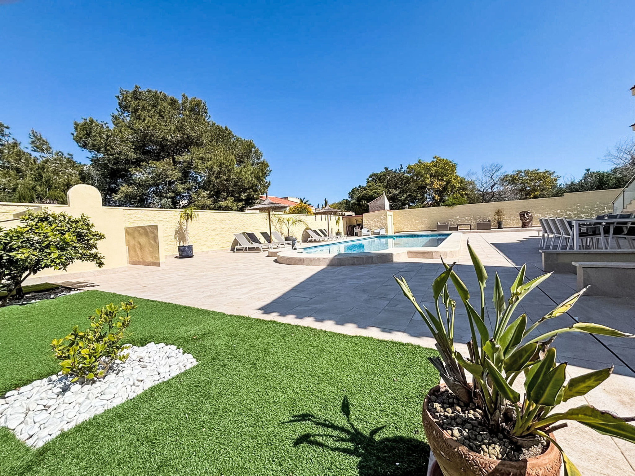 Casa Velazquez -Ferienhaus mit privatem Pool - Draußen
