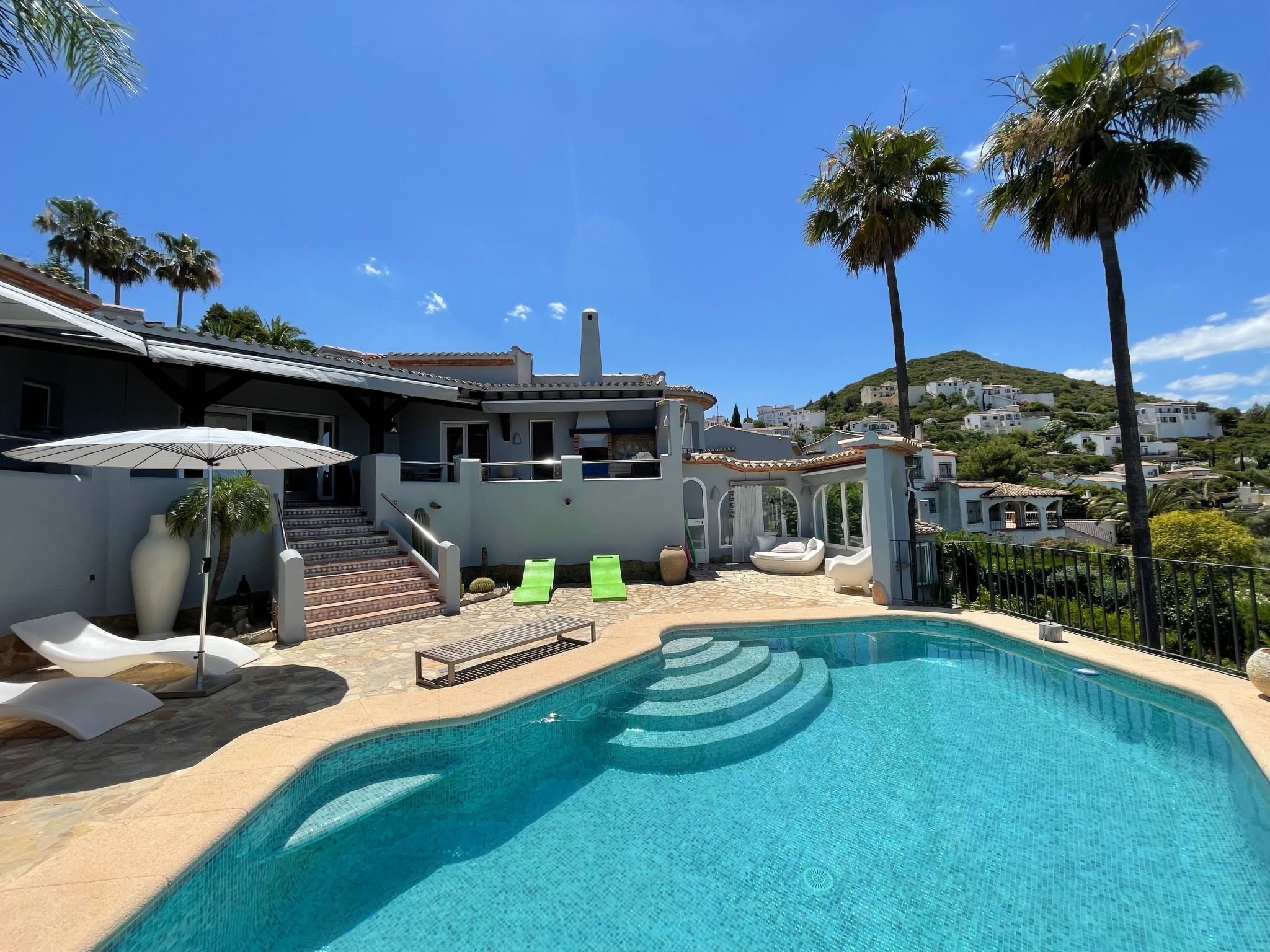 Finca mit Pool und Panoramablick in Monte Pego