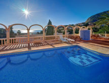 Vrijstaand appartement aan zee in Calpe, 200m van strand Puerto Blanco - thumbnail 1