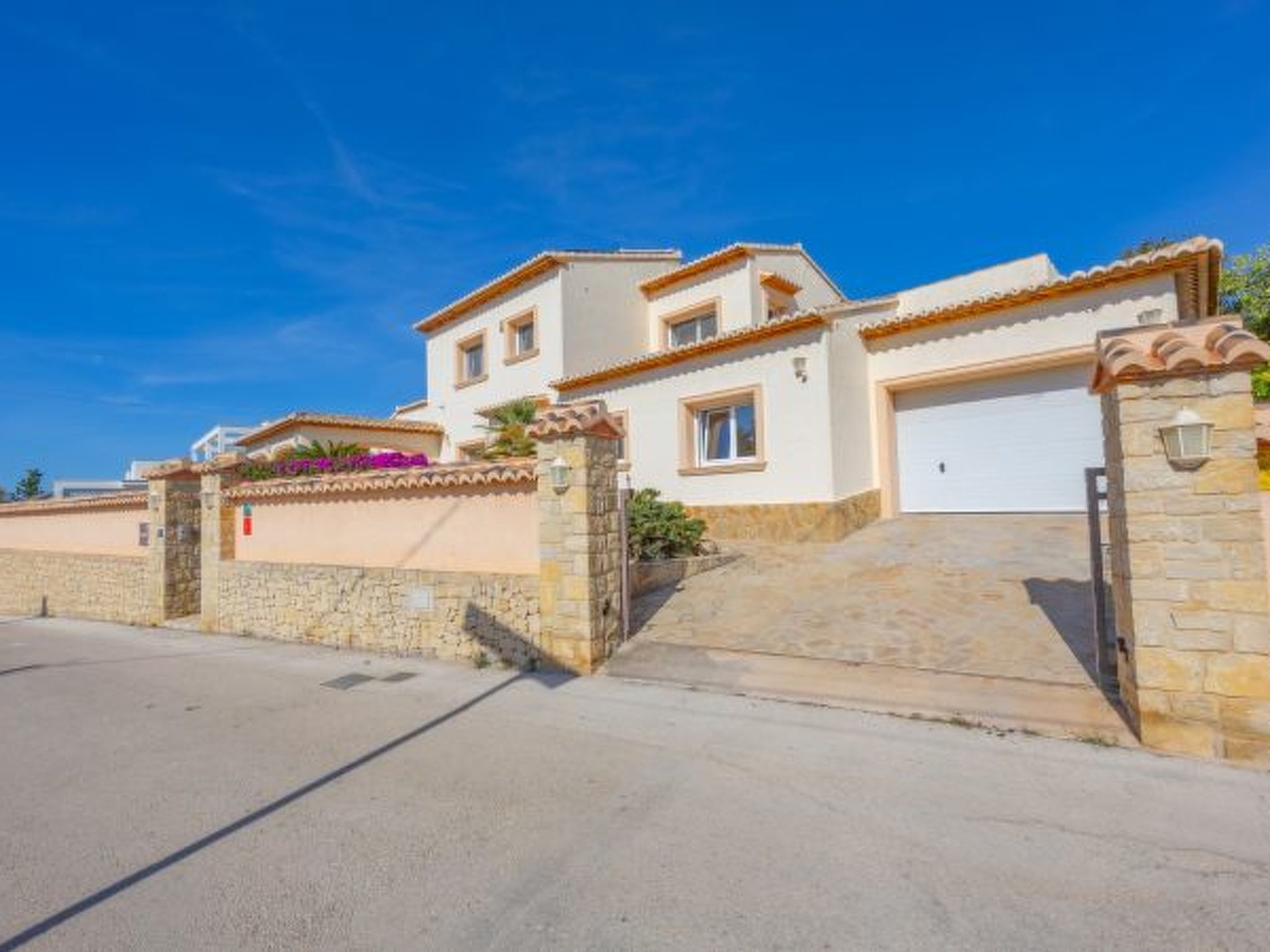 Photo of Villa Almendros - PlusHolidays