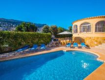Villa Sanlio: Ruime vakantievilla op 800m² perceel vlakbij het strand in Calpe - thumbnail 2